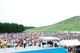 平成24年7月22日に実施した「第51回1000万人ラジオ体操・みんなの体操祭」の模様
